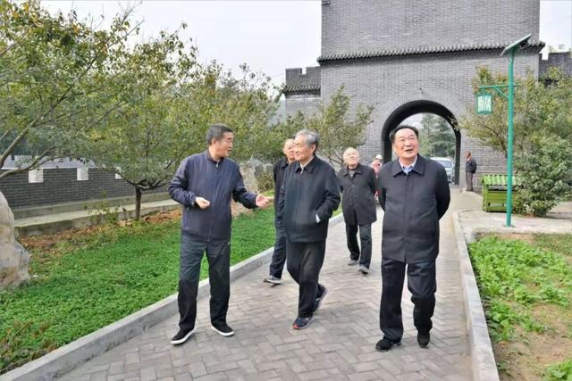 许昌博林书画院送文化到磨街 参观大涧华夏植物群地质公园 许昌博林书画院送文化到磨街 参观大涧华夏植物群地质公园