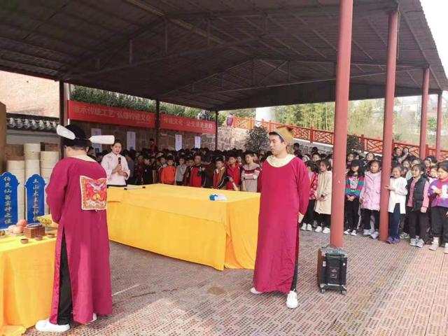 禹州神垕古镇景区再次迎来千人研学团队 禹州神垕古镇景区再次迎来千人研学团队