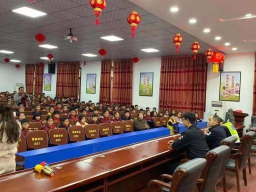 禹州公安交警走进夏都学校开展冬季道路交通安全宣传活动 禹州公安交警走进夏都学校开展冬季道路交通安全宣传活动