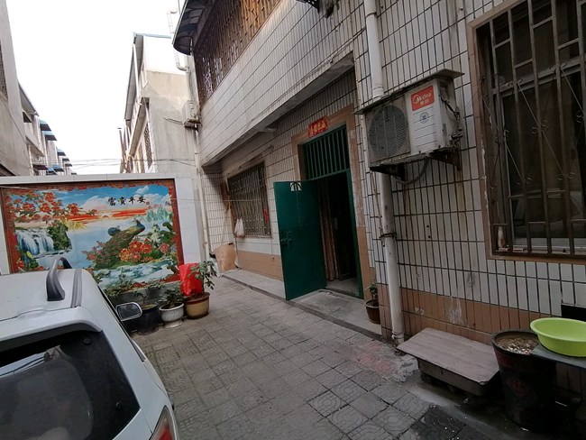 禹州钧悦时代广场附近独院加商铺5百平房东低价出售 禹州钧悦时代广场附近独院加商铺5百平房东低价出售