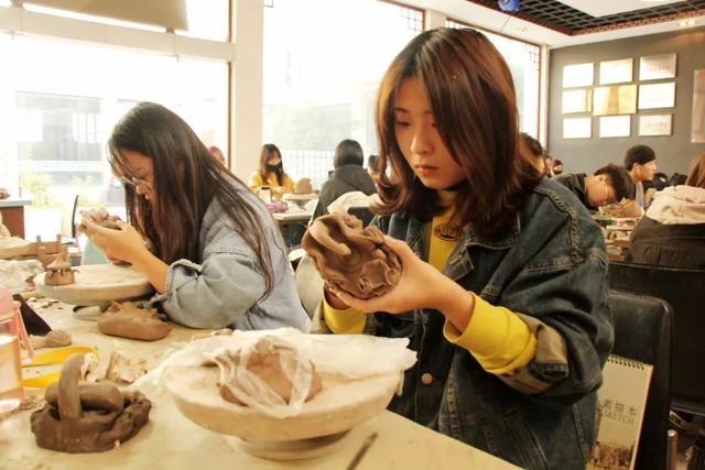 郑州工程技术学院(禹州)实践教学实习基地挂牌仪式如期举行 郑州工程技术学院(禹州)实践教学实习基地挂牌仪式如期举行