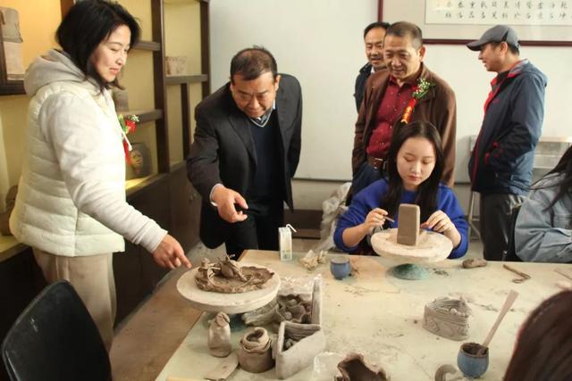 郑州工程技术学院(禹州)实践教学实习基地挂牌仪式如期举行 郑州工程技术学院(禹州)实践教学实习基地挂牌仪式如期举行