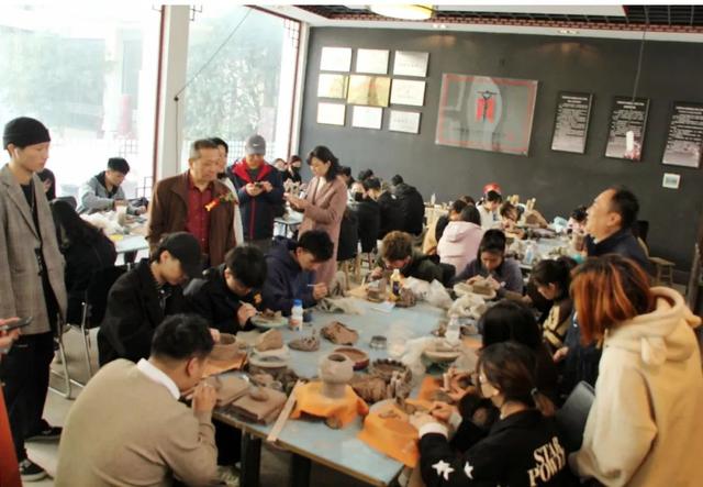 郑州工程技术学院(禹州)实践教学实习基地挂牌仪式如期举行 郑州工程技术学院(禹州)实践教学实习基地挂牌仪式如期举行