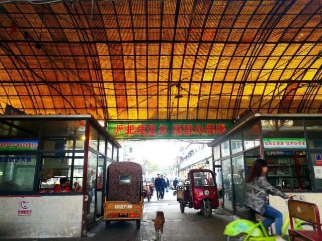 禹州人快看:东环路菜市场要搬迁?接下来还要装修改造!现场实拍.... 禹州人快看:东环路菜市场要搬迁?接下来还要装修改造!现场实拍....