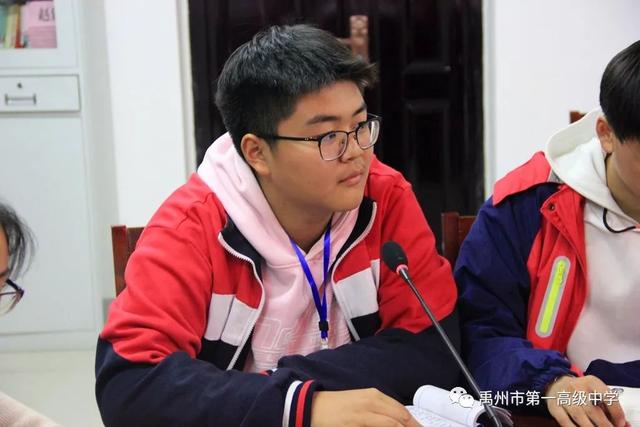 禹州市第一高级中学“不忘初心、牢记使命”主题教育征求意见学生座谈会 禹州市第一高级中学“不忘初心、牢记使命”主题教育征求意见学生座谈会