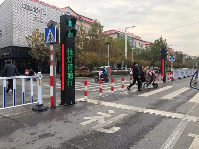 禹州滨河路段安装护栏遭网友吐槽?! 禹州滨河路段安装护栏遭网友吐槽?!