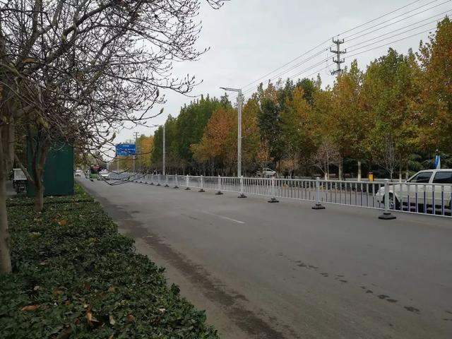 禹州滨河路段安装护栏遭网友吐槽?! 禹州滨河路段安装护栏遭网友吐槽?!