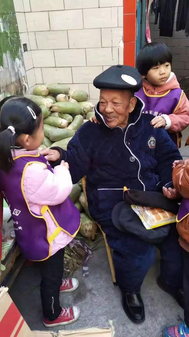 禹州新天地幼儿部“百善孝为先,新天地在行动”活动 禹州新天地幼儿部“百善孝为先,新天地在行动”活动