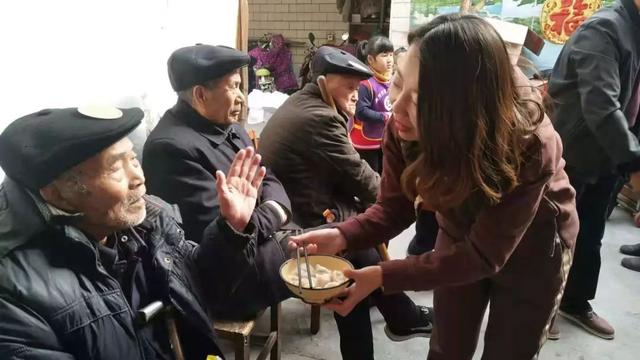 禹州新天地幼儿部“百善孝为先,新天地在行动”活动 禹州新天地幼儿部“百善孝为先,新天地在行动”活动