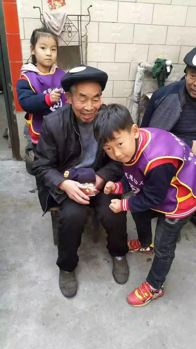 禹州新天地幼儿部“百善孝为先,新天地在行动”活动 禹州新天地幼儿部“百善孝为先,新天地在行动”活动