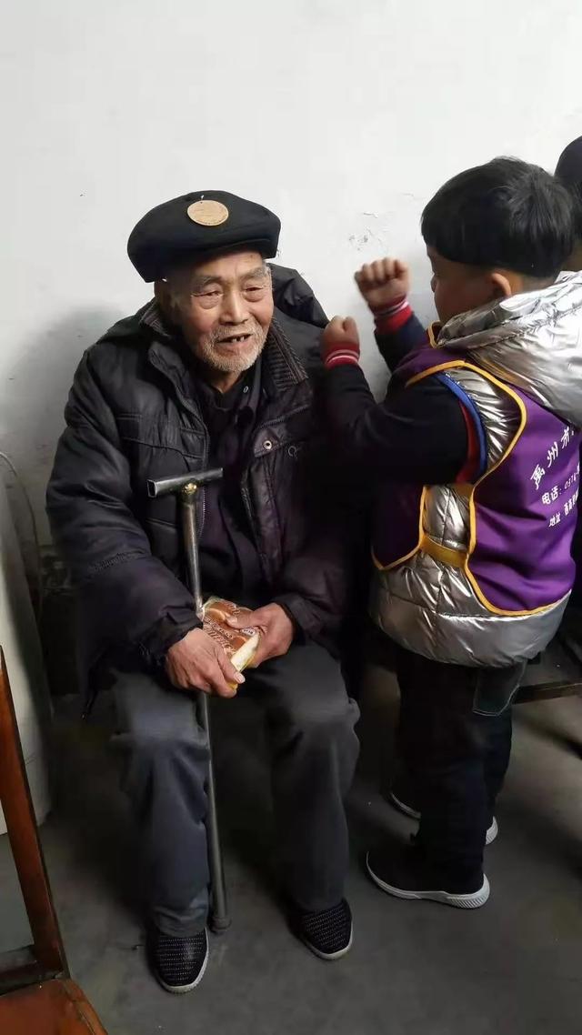 禹州新天地幼儿部“百善孝为先,新天地在行动”活动 禹州新天地幼儿部“百善孝为先,新天地在行动”活动