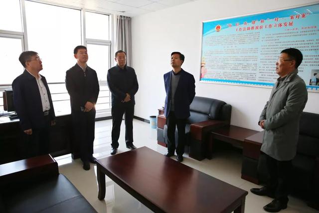 禹州市政法委书记、公检法三长到我院派驻公安局办公室调研 禹州市政法委书记、公检法三长到我院派驻公安局办公室调研