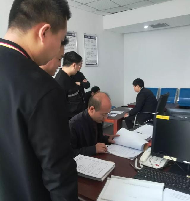 禹州市政法委书记、公检法三长到我院派驻公安局办公室调研 禹州市政法委书记、公检法三长到我院派驻公安局办公室调研