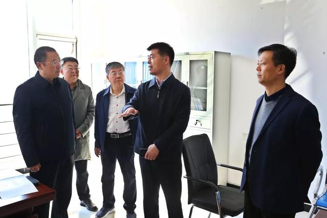 禹州市政法委书记、公检法三长到我院派驻公安局办公室调研 禹州市政法委书记、公检法三长到我院派驻公安局办公室调研