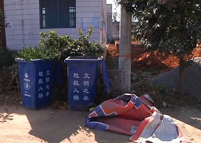 禹州花石镇一摘牌村被电视台曝光!面对问题村干却又一大困扰 禹州花石镇一摘牌村被电视台曝光!面对问题村干却又一大困扰