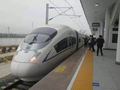 26日100余人乘坐“和谐号”列车来到禹州！