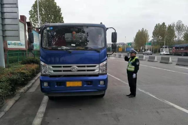 禹州交警雷霆出击整治击货车违法 查处货车超载65起 禹州交警雷霆出击整治击货车违法 查处货车超载65起