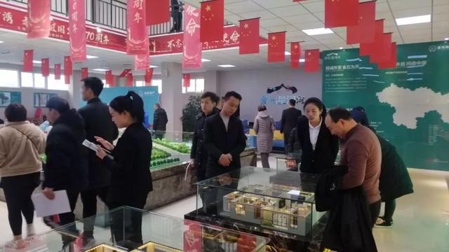 禹州金石星河湾慈善拍卖会圆满落幕!恭喜张先生72.5万抄底河景房! 禹州金石星河湾慈善拍卖会圆满落幕!恭喜张先生72.5万抄底河景房!