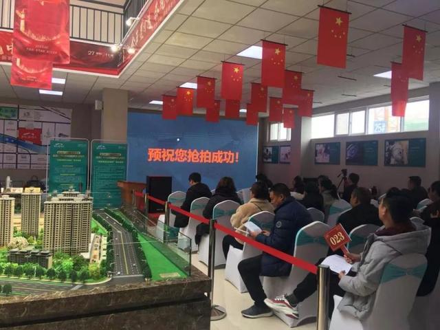 禹州金石星河湾慈善拍卖会圆满落幕!恭喜张先生72.5万抄底河景房! 禹州金石星河湾慈善拍卖会圆满落幕!恭喜张先生72.5万抄底河景房!