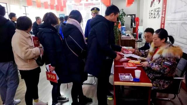 禹州金石星河湾慈善拍卖会圆满落幕!恭喜张先生72.5万抄底河景房! 禹州金石星河湾慈善拍卖会圆满落幕!恭喜张先生72.5万抄底河景房!