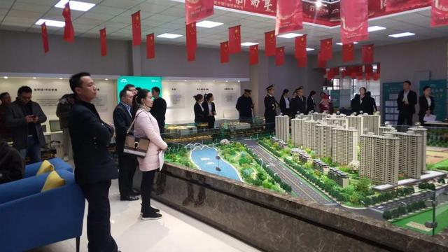 禹州金石星河湾慈善拍卖会圆满落幕!恭喜张先生72.5万抄底河景房! 禹州金石星河湾慈善拍卖会圆满落幕!恭喜张先生72.5万抄底河景房!