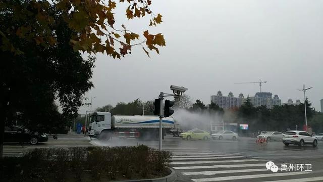 禹州环卫打造靓丽城市环境 助力高铁时代开启 禹州环卫打造靓丽城市环境 助力高铁时代开启
