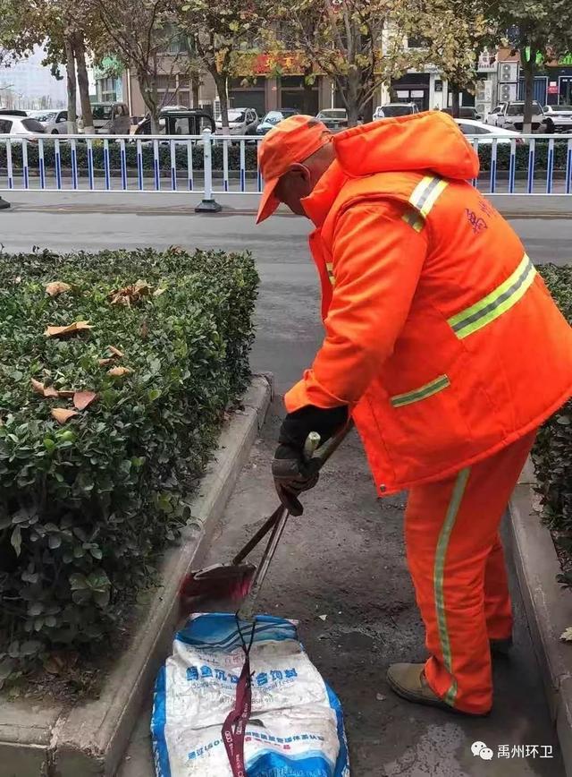 禹州环卫打造靓丽城市环境 助力高铁时代开启 禹州环卫打造靓丽城市环境 助力高铁时代开启