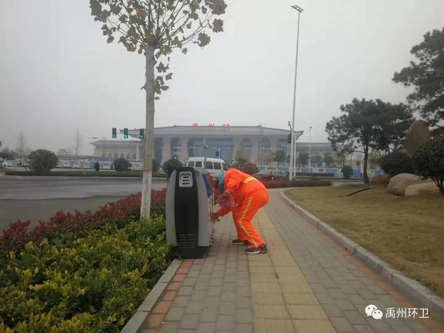 禹州环卫打造靓丽城市环境 助力高铁时代开启 禹州环卫打造靓丽城市环境 助力高铁时代开启