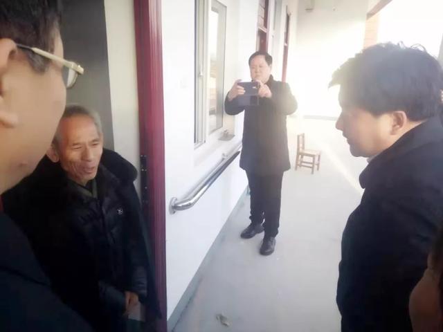 禹州市市长范晓东来磨街乡陈庄村实地指导考察 禹州市市长范晓东来磨街乡陈庄村实地指导考察