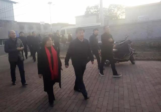 禹州市市长范晓东来磨街乡陈庄村实地指导考察 禹州市市长范晓东来磨街乡陈庄村实地指导考察