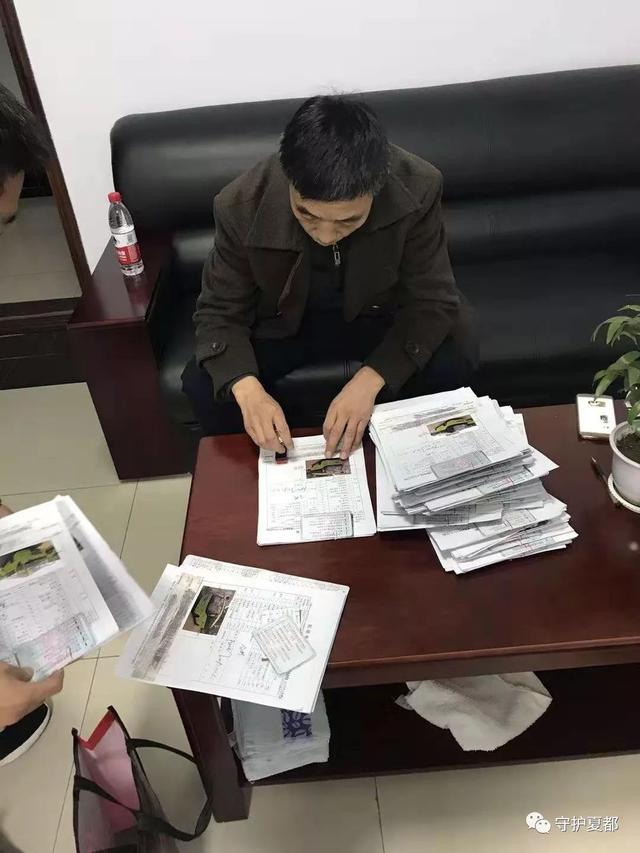 禹州交警为新增公交车“体检” 确保市民安全出行 禹州交警为新增公交车“体检” 确保市民安全出行