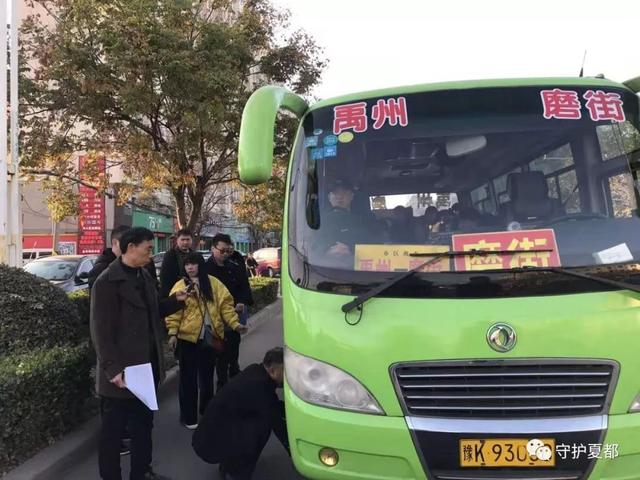 禹州交警为新增公交车“体检” 确保市民安全出行 禹州交警为新增公交车“体检” 确保市民安全出行