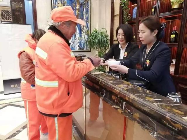 禹州中梁禹州府情系环卫工冬季送温暖 禹州中梁禹州府情系环卫工冬季送温暖
