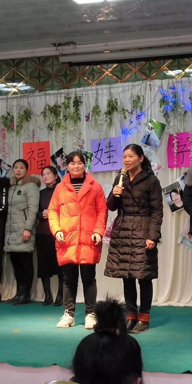 禹州市文殊镇福娃学校举办员工“生日联欢会” 禹州市文殊镇福娃学校举办员工“生日联欢会”