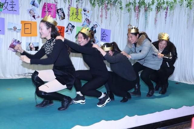 禹州市文殊镇福娃学校举办员工“生日联欢会” 禹州市文殊镇福娃学校举办员工“生日联欢会”