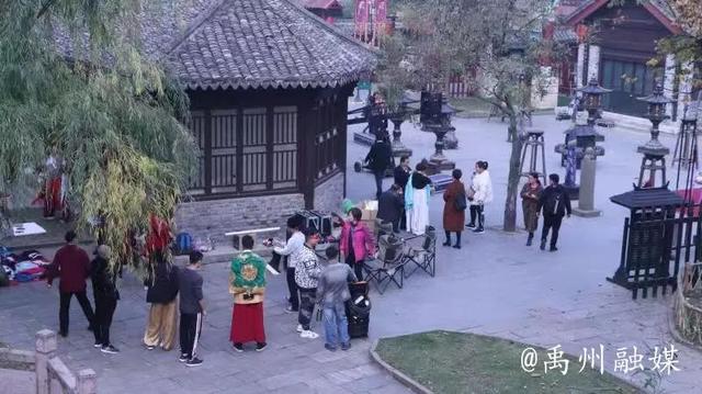 戏曲电影《芝麻官休妻》禹州豫剧团横店杀青归来 戏曲电影《芝麻官休妻》禹州豫剧团横店杀青归来
