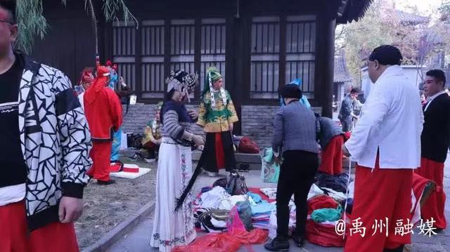 戏曲电影《芝麻官休妻》禹州豫剧团横店杀青归来 戏曲电影《芝麻官休妻》禹州豫剧团横店杀青归来