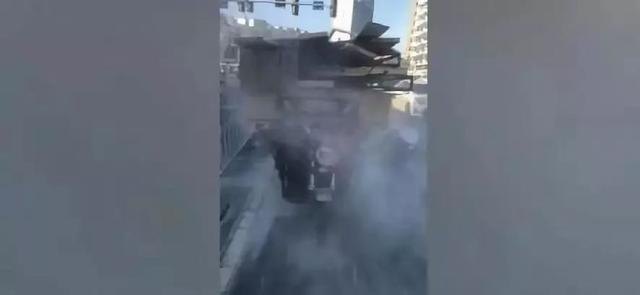 男子三轮自燃!千钧一发之际禹州小伙挺身而出! 男子三轮自燃!千钧一发之际禹州小伙挺身而出!