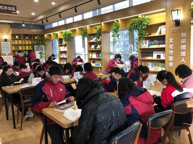 禹州新华书校园书店尚书房 店泽上烟火点亮校园书店 禹州新华书校园书店尚书房 店泽上烟火点亮校园书店