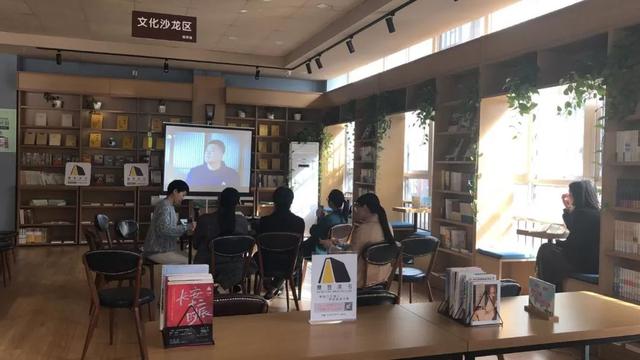 禹州新华书校园书店尚书房 店泽上烟火点亮校园书店 禹州新华书校园书店尚书房 店泽上烟火点亮校园书店