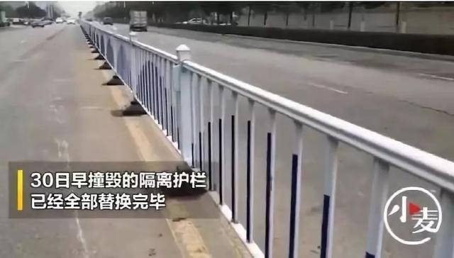 凌晨禹州一轿车撞上拉货平板车20吨挖掘机翻倒在地! 凌晨禹州一轿车撞上拉货平板车20吨挖掘机翻倒在地!
