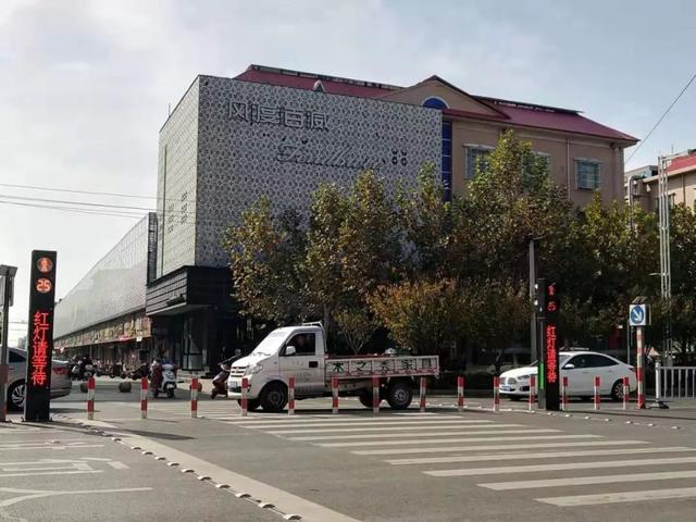 昨日发生在禹州新一峰南门的一幕灵魂拷问... 昨日发生在禹州新一峰南门的一幕灵魂拷问...