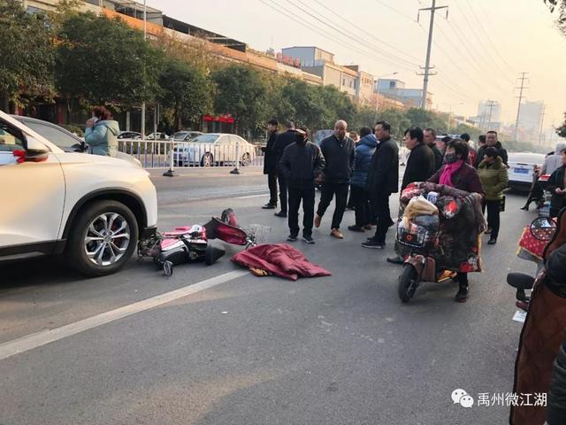 昨天禹州药城路一辆越野车撞飞一辆骑电动车大姐!当场昏迷! 昨天禹州药城路一辆越野车撞飞一辆骑电动车大姐!当场昏迷!