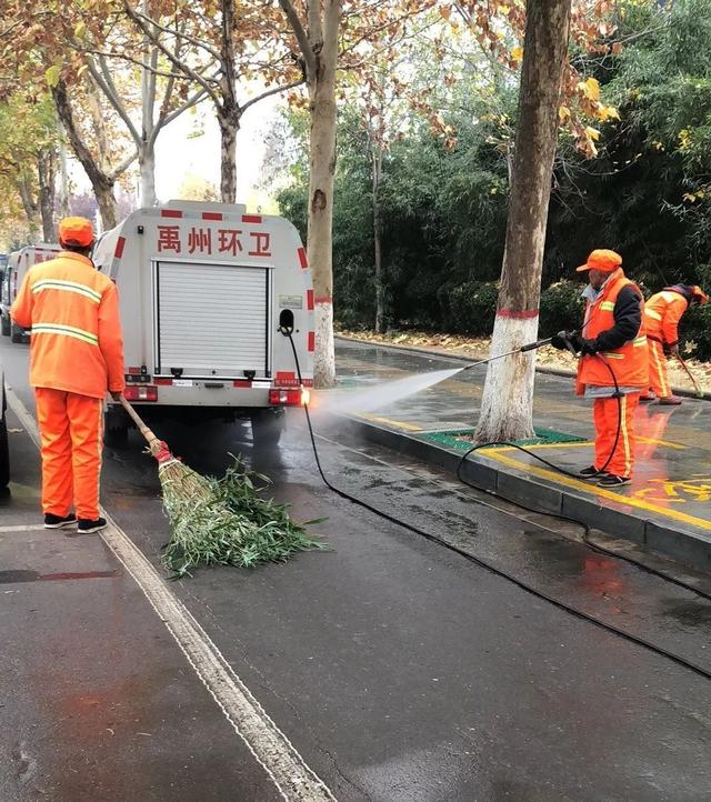 禹州创卫600余名环卫职工全员上岗 巩固创文成果提升洁净环境 禹州创卫600余名环卫职工全员上岗 巩固创文成果提升洁净环境