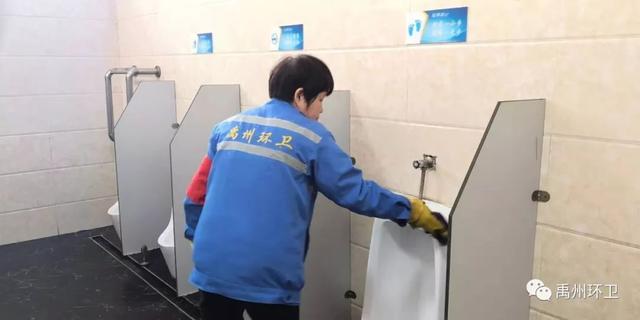 禹州创卫600余名环卫职工全员上岗 巩固创文成果提升洁净环境 禹州创卫600余名环卫职工全员上岗 巩固创文成果提升洁净环境