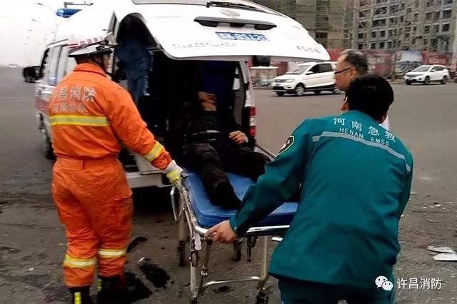禹州市大学路西段两货车相撞 禹州消防紧急救援 禹州市大学路西段两货车相撞 禹州消防紧急救援