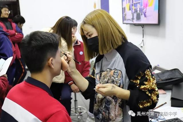 禹州首家校园电视台快要开播啦! 禹州首家校园电视台快要开播啦!