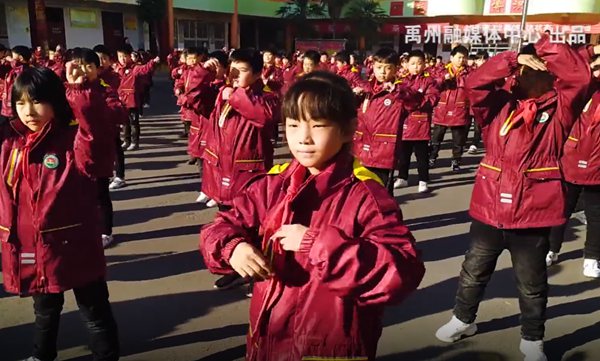 禹州市韩城西街小学自编课间操 德智体美劳一起展现怎么做到的? 禹州市韩城西街小学自编课间操 德智体美劳一起展现怎么做到的?