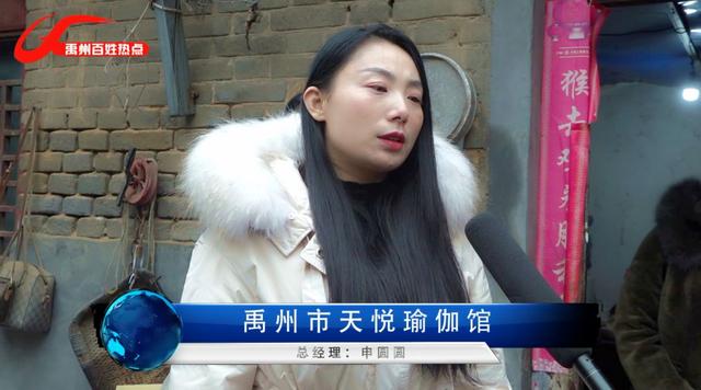 禹州一女老总带领几十名美女组团去看望这位老人 禹州一女老总带领几十名美女组团去看望这位老人