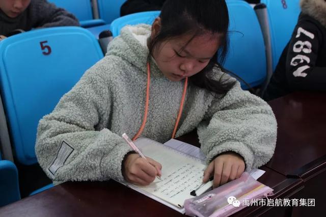 禹州市第一私立中学举行两科知识竞赛活动 禹州市第一私立中学举行两科知识竞赛活动
